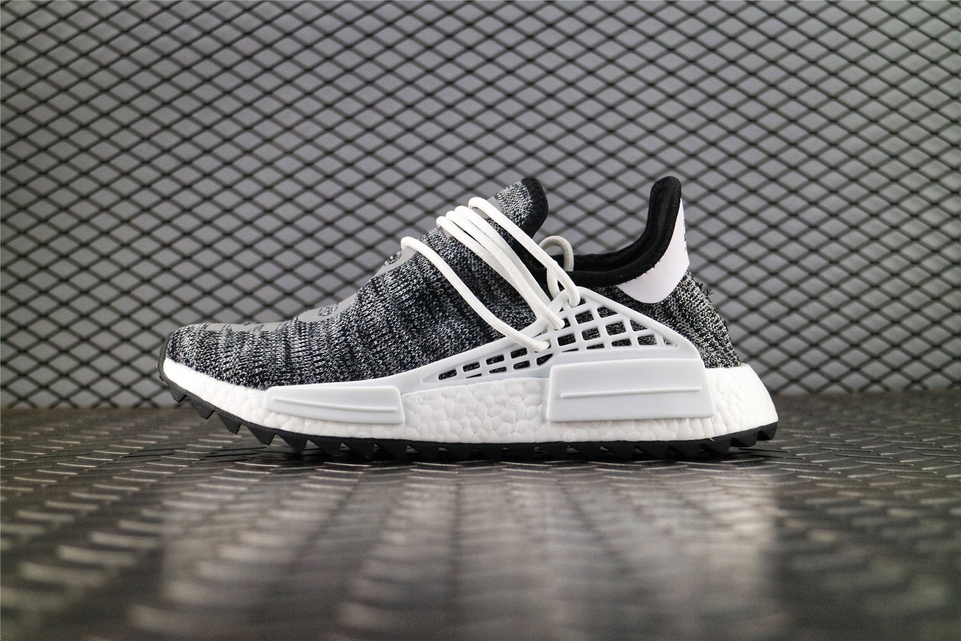 Кроссовки мужские Adidas Nmd X Pharrell Williams HUMAN RACE TRAIL Core Black / White