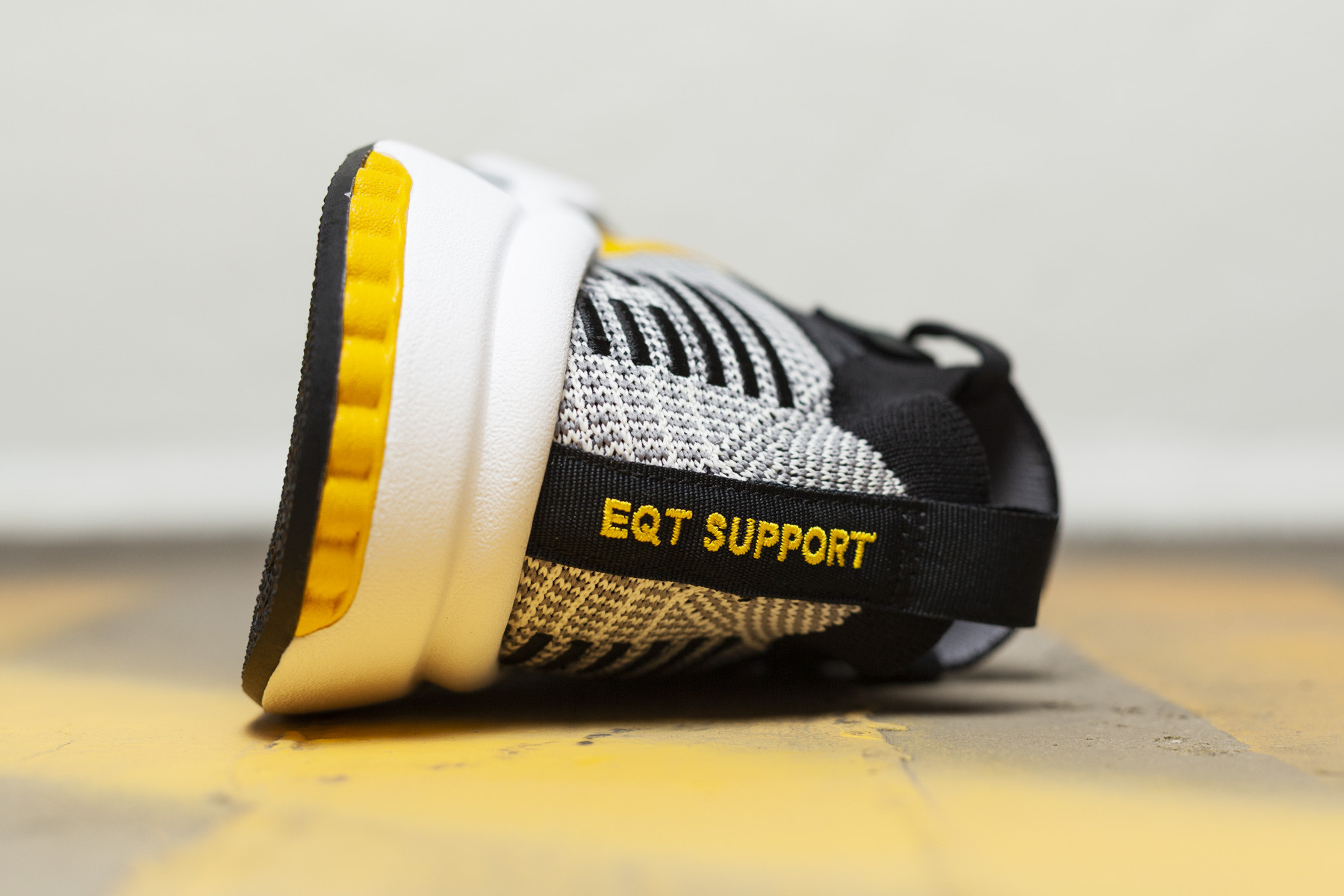 Кроссовки мужские Adidas EQT Equipment Support Mid ADV Primeknit Core Black / EQT Yellow / Flat White