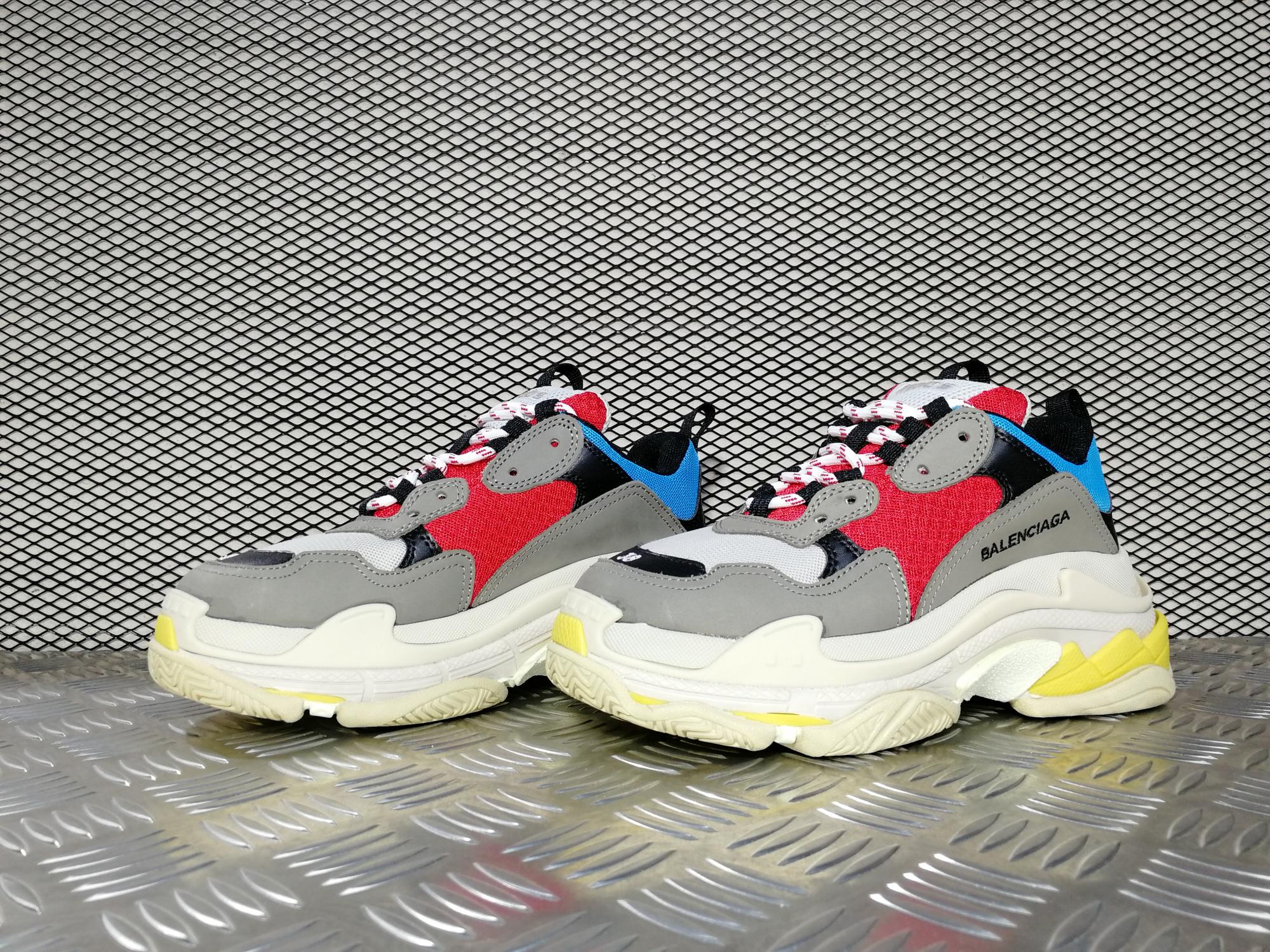 Кроссовки женские Balenciaga Triple S WMNS Grey / Red / Blue / Yellow