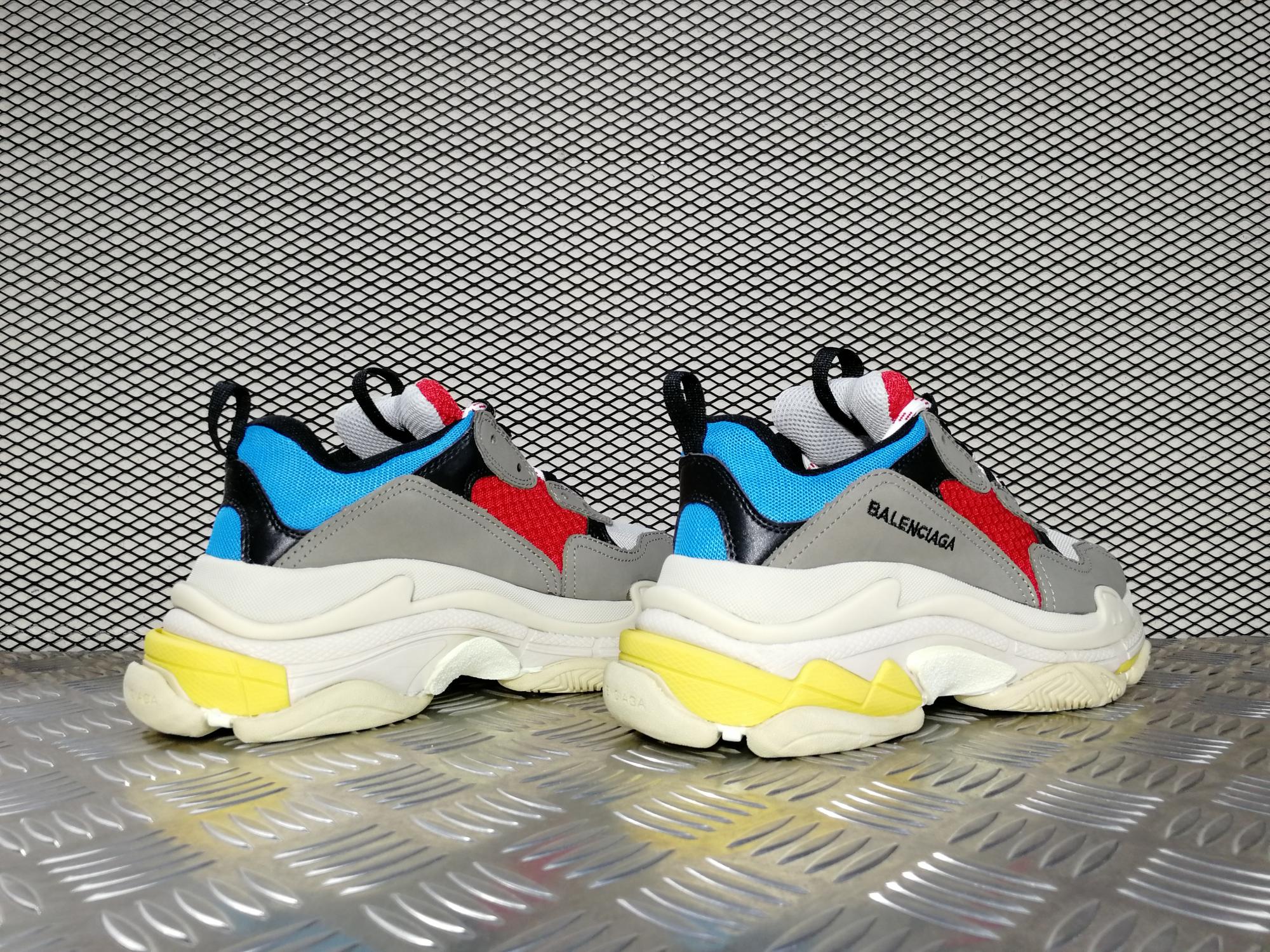 Кроссовки женские Balenciaga Triple S WMNS Grey / Red / Blue / Yellow