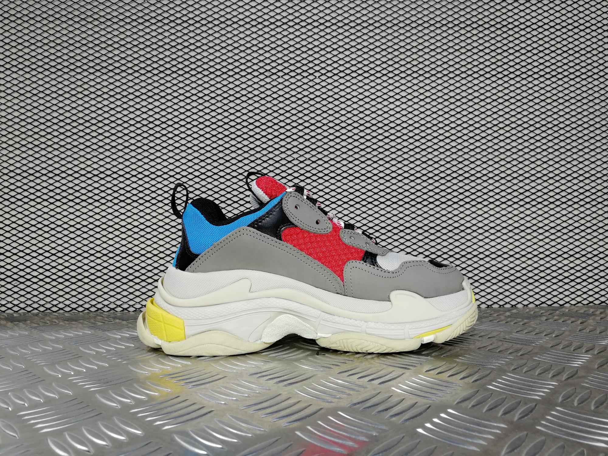 Кроссовки женские Balenciaga Triple S WMNS Grey / Red / Blue / Yellow