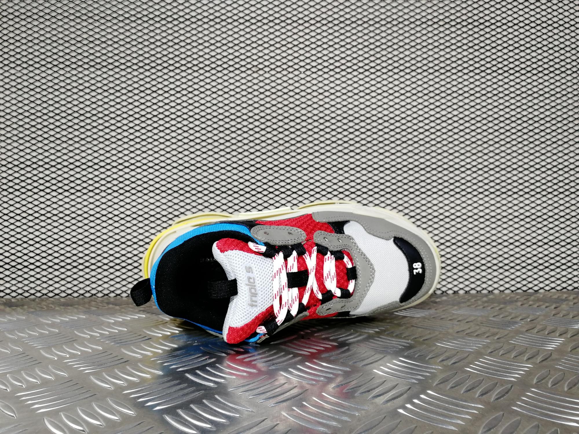 Кроссовки женские Balenciaga Triple S WMNS Grey / Red / Blue / Yellow