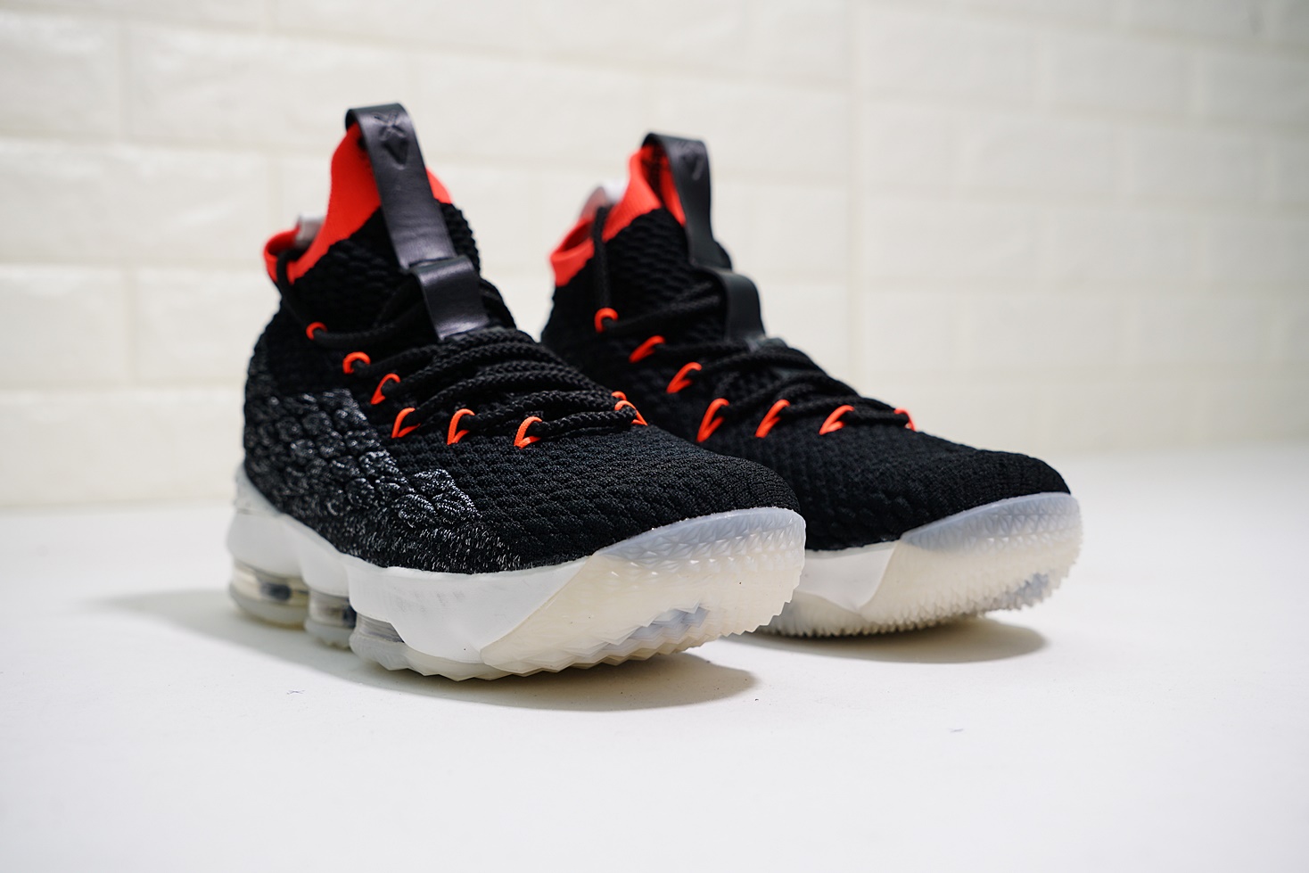 Кроссовки мужские Nike LeBron XV Bright Crimson Black / Sail-Bright Crimson
