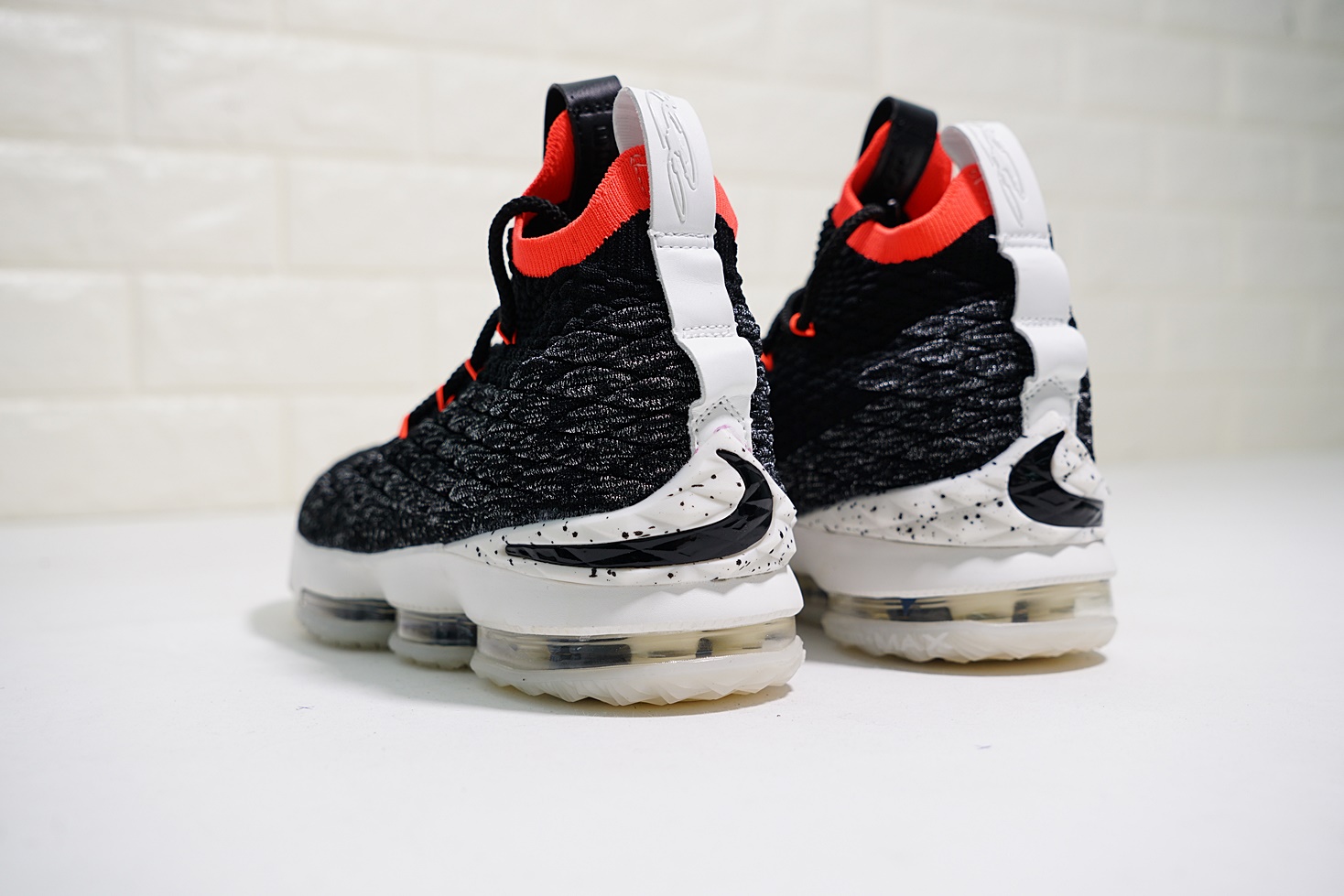 Кроссовки мужские Nike LeBron XV Bright Crimson Black / Sail-Bright Crimson