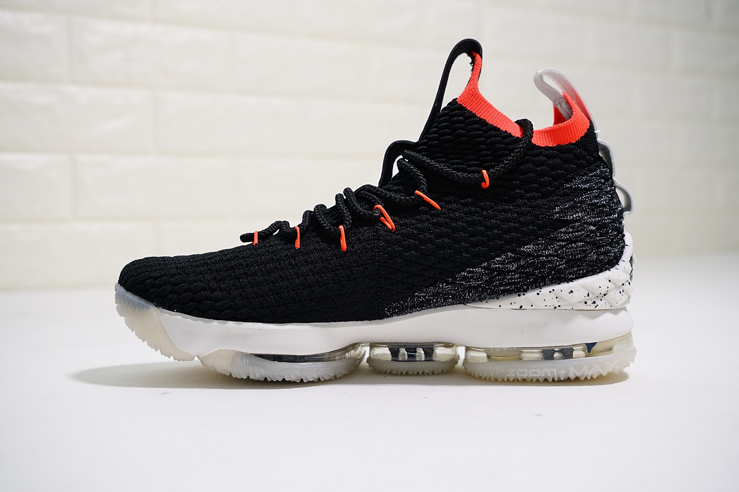 Кроссовки мужские Nike LeBron XV Bright Crimson Black / Sail-Bright Crimson