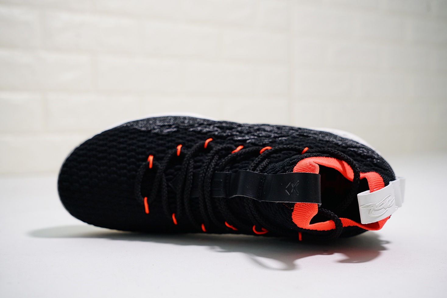 Кроссовки мужские Nike LeBron XV Bright Crimson Black / Sail-Bright Crimson