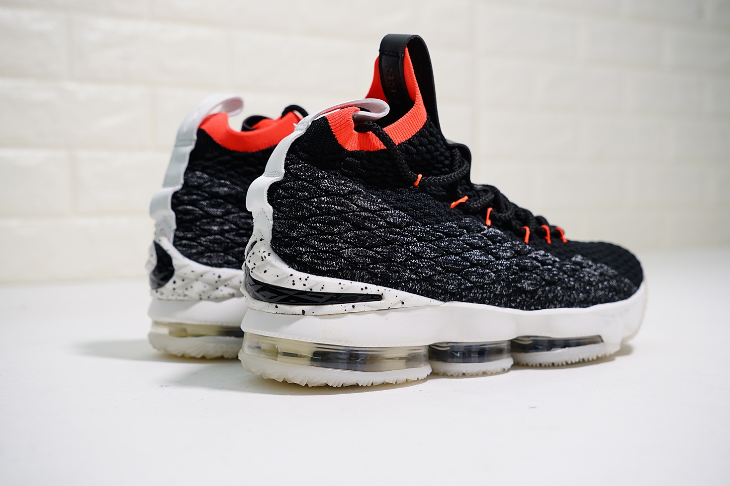 Кроссовки мужские Nike LeBron XV Bright Crimson Black / Sail-Bright Crimson