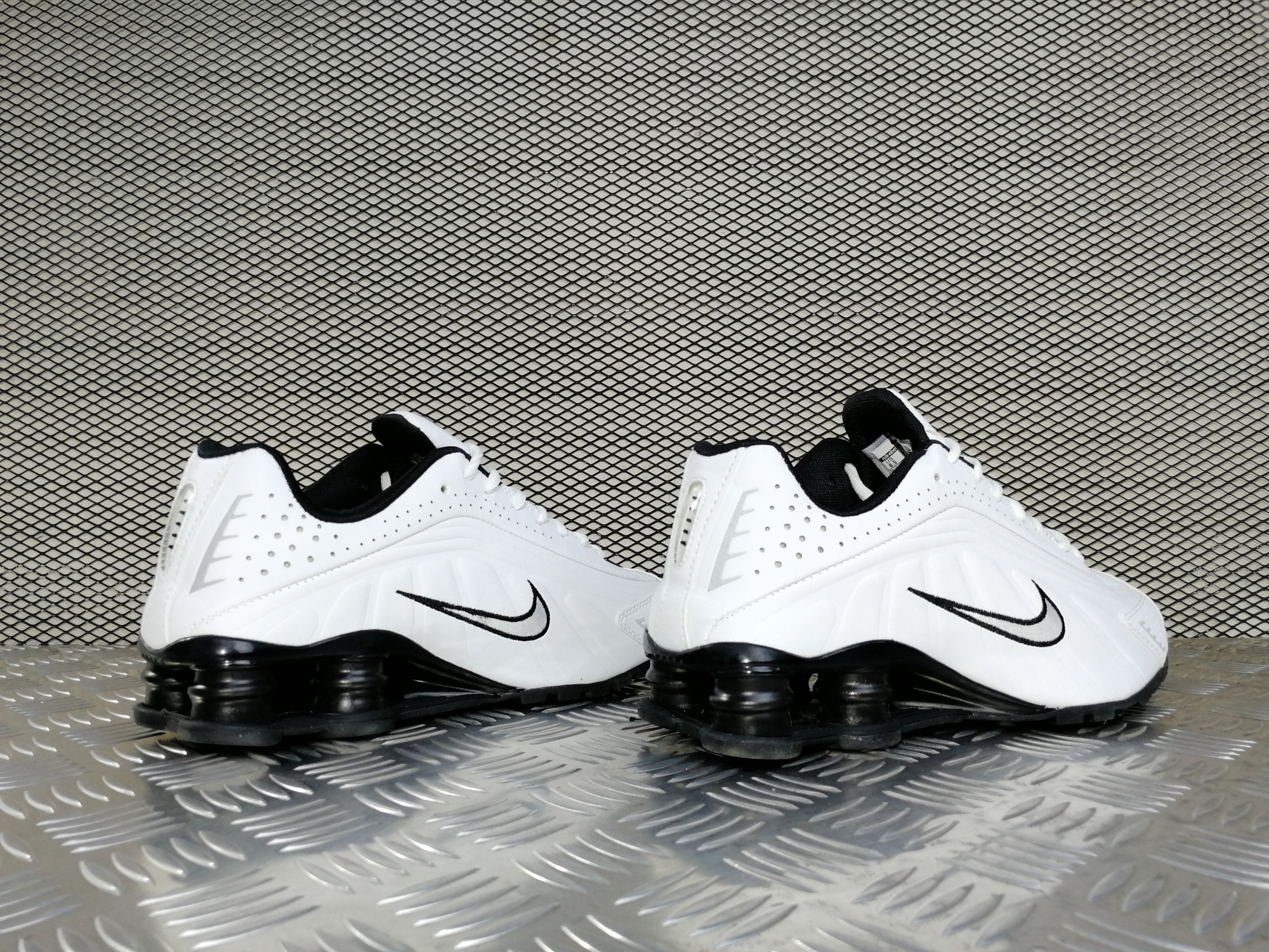 мужские кроссовки Nike Shox R4 White / Ftwr Black