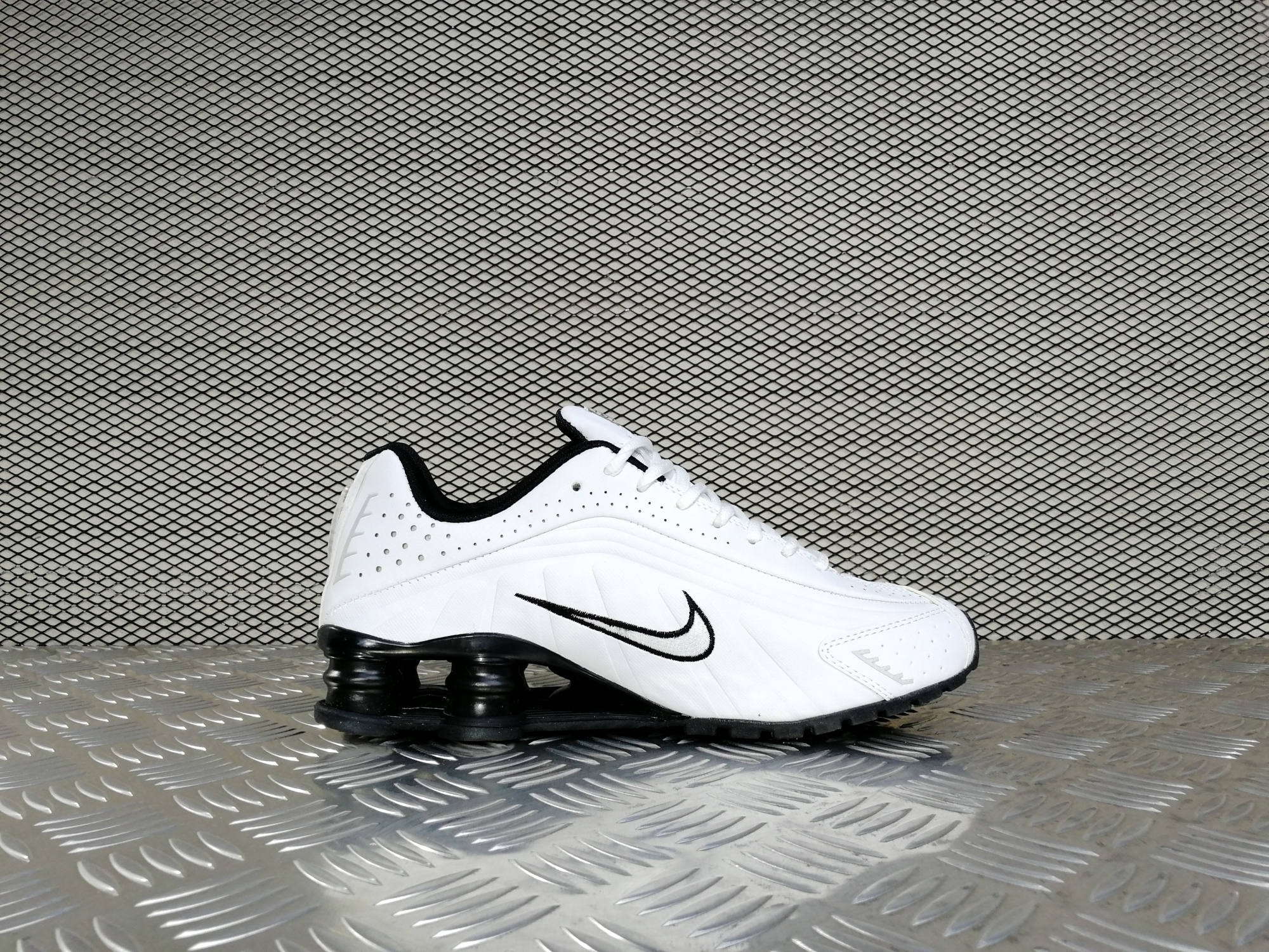 мужские кроссовки Nike Shox R4 White / Ftwr Black