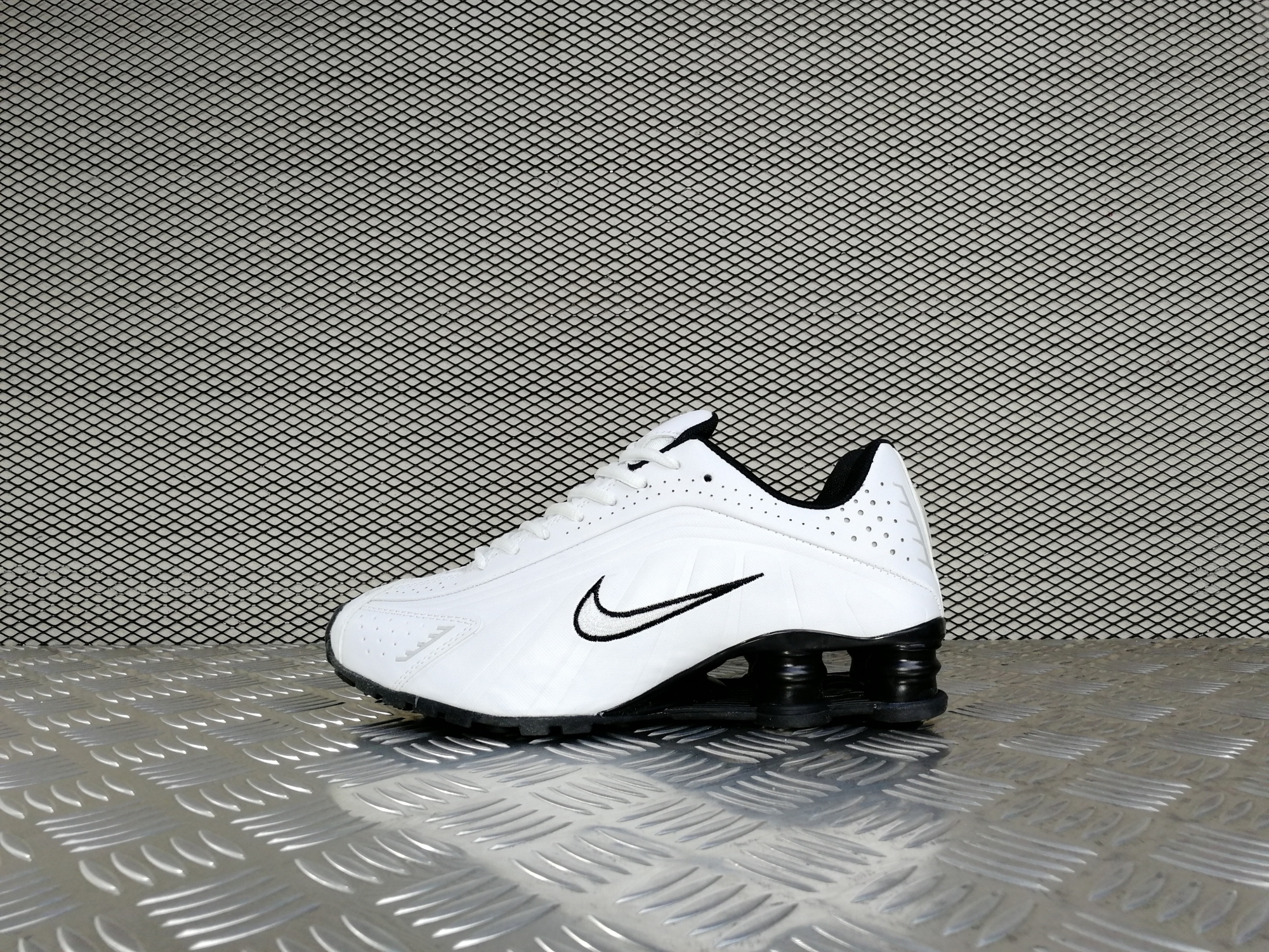 мужские кроссовки Nike Shox R4 White / Ftwr Black