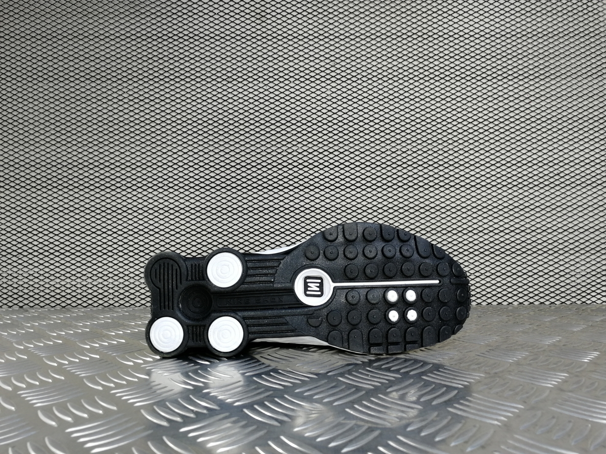 мужские кроссовки Nike Shox R4 White / Ftwr Black