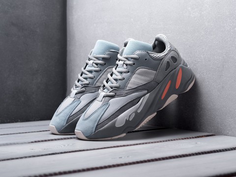женские кроссовки Adidas Yeezy Boost 700