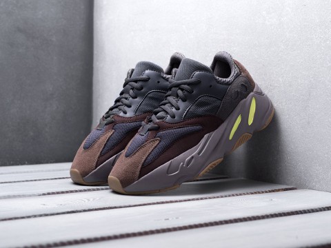 женские кроссовки Adidas Yeezy Boost 700