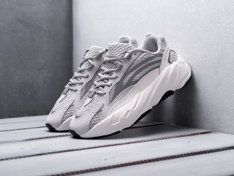 женские кроссовки Adidas Yeezy Boost 700 v2