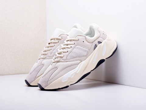 женские кроссовки Adidas Yeezy Boost 700