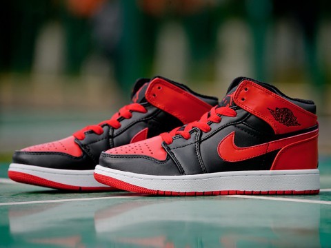 Nike Air Jordan 1 «Banned» WMNS черные - фото Nike Air Jordan 1 «Banned» WMNS черные - фото