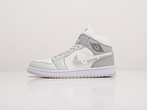 Женские кроссовки Nike Air Jordan 1 Mid Swoosh Logo - Grey Camo WMNS белые Женские кроссовки Nike Air Jordan 1 Mid Swoosh Logo - Grey Camo WMNS белые