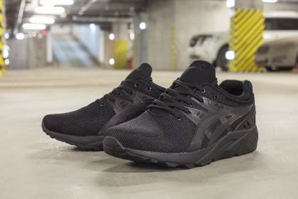 asics triple black